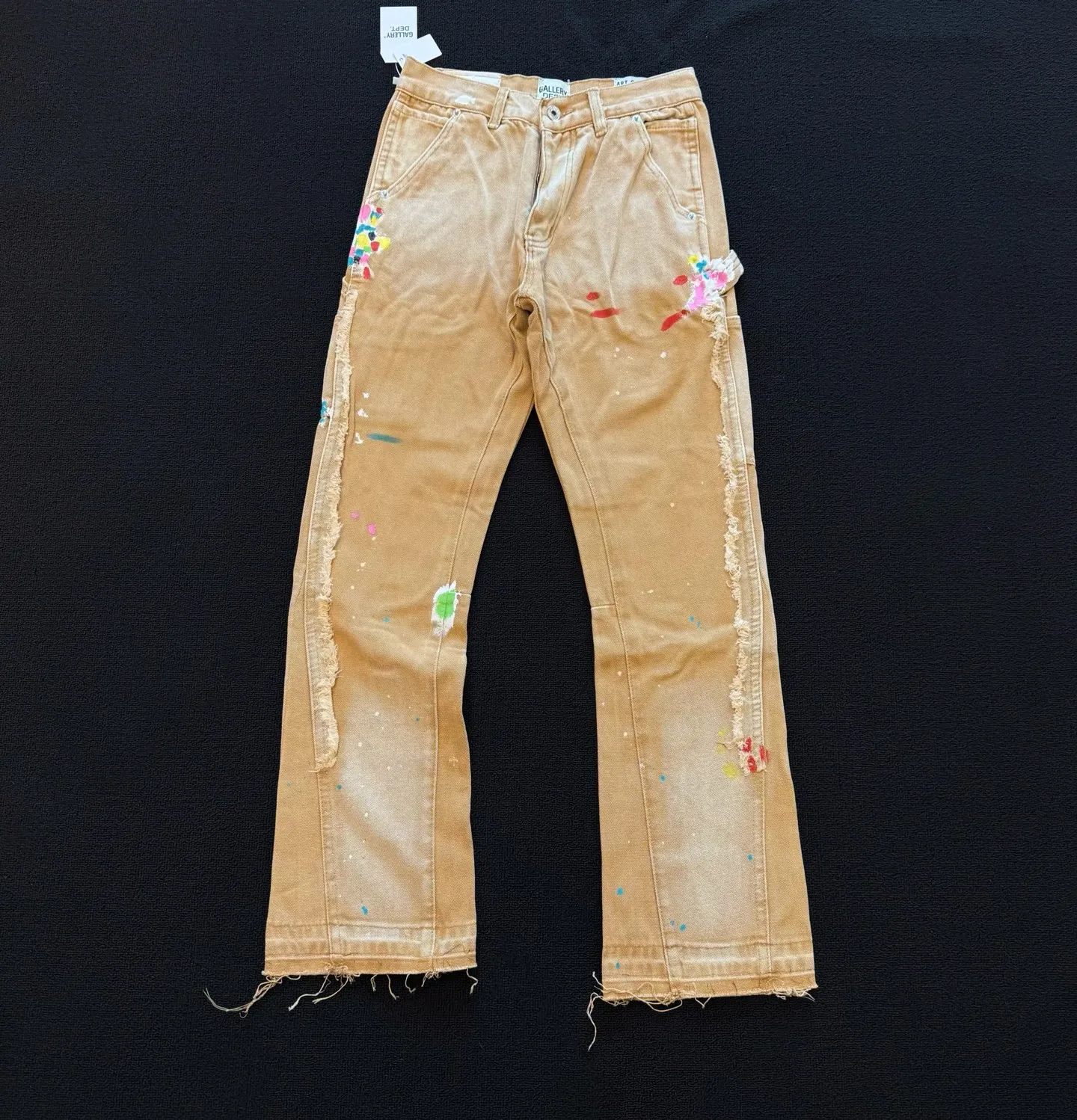 P230 model number: D402 GALLERY DEPT micro-flared distressed distressed jeans, three-dimensional version, loose and comfortable, not picky about body shape, factory precision, original factory quality control, same style for men and women, can be matched with couples, versatile recommendation, essential denim for all seasons, made of heavy-duty washed pure cotton denim fabric, after washing, soft and thick, very stylish when worn. Size: 28, 30, 32, 34, 36 (S-XXL) Color: Splicing Size reference # 28 pants length 100 waist 72 30 pants length 102 waist 76 32 pants length 104 waist 80 34 pants length 106 waist 84 36 pants length 108 waist 88